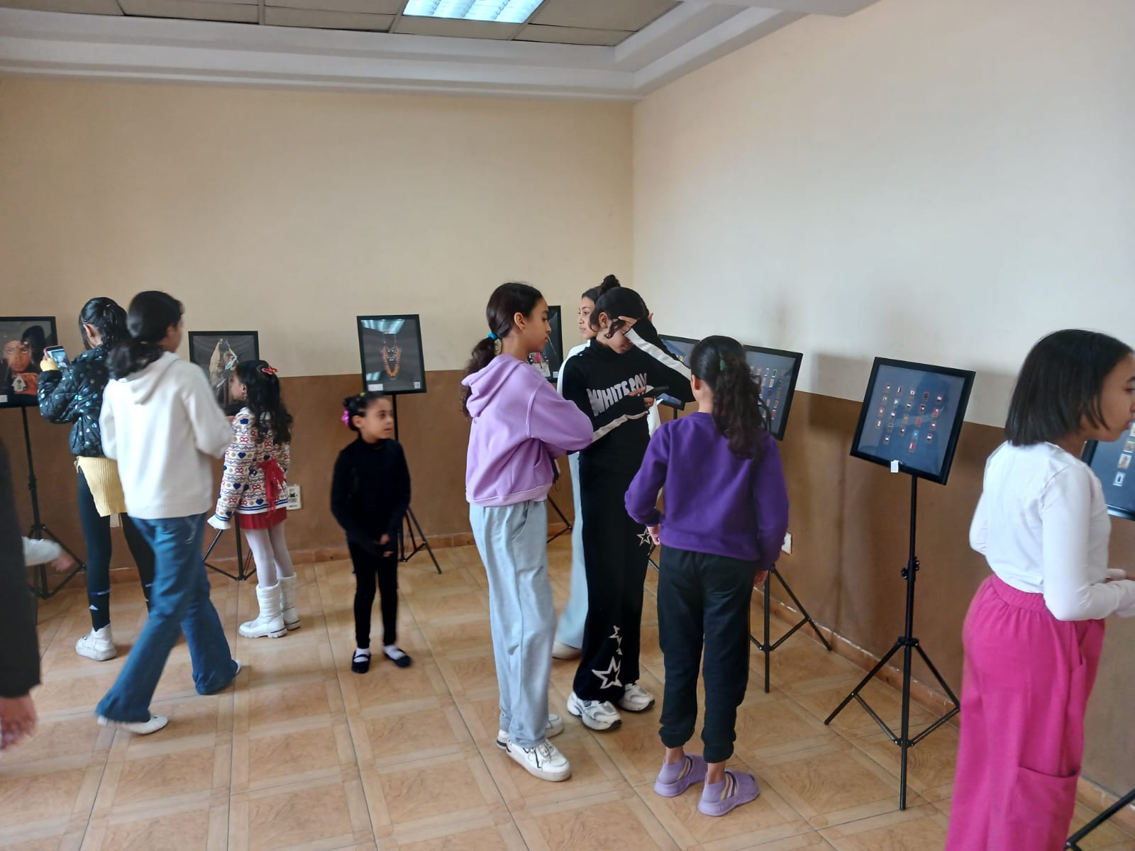 لأول مرة بقصر ثقافة الشاطبي.. معرض الطوابع الذهبية لإحياء التراث بتقنية الواقع المعزز